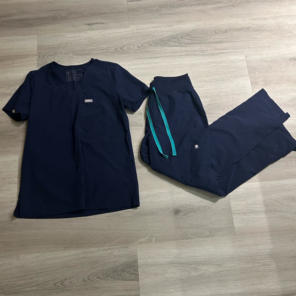 Women’s Navy FIGS Technical Collection Scrubs - XS Top and XS Petite Jogger Pant